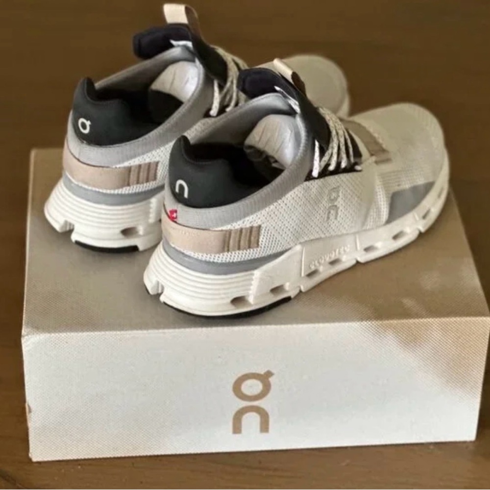 On Women's Cream and Black Athletic Shoes